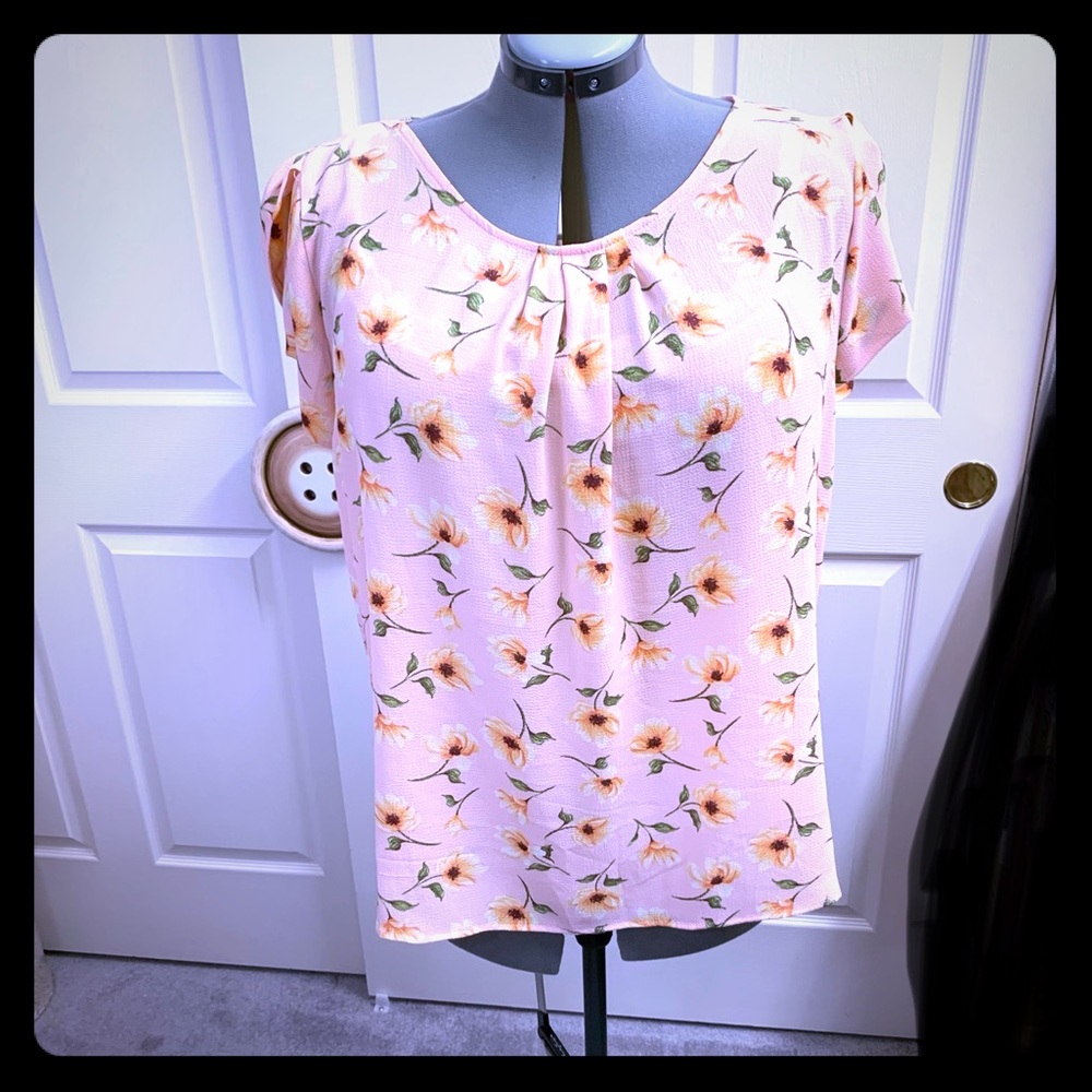 Blouse with sunflowers and tulip sleeves